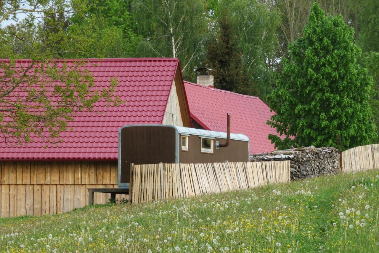 Hotel Maringotka Na Samote Na Kozi Farme à Pobezovice Extérieur photo